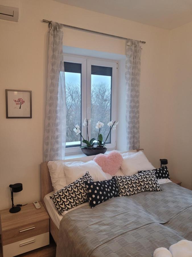 Rose Apartment Pécs Exteriör bild