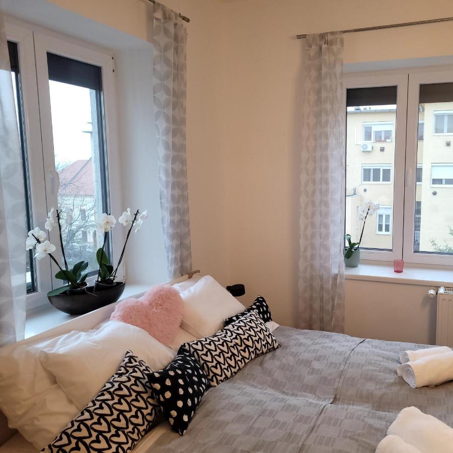 Rose Apartment Pécs Exteriör bild