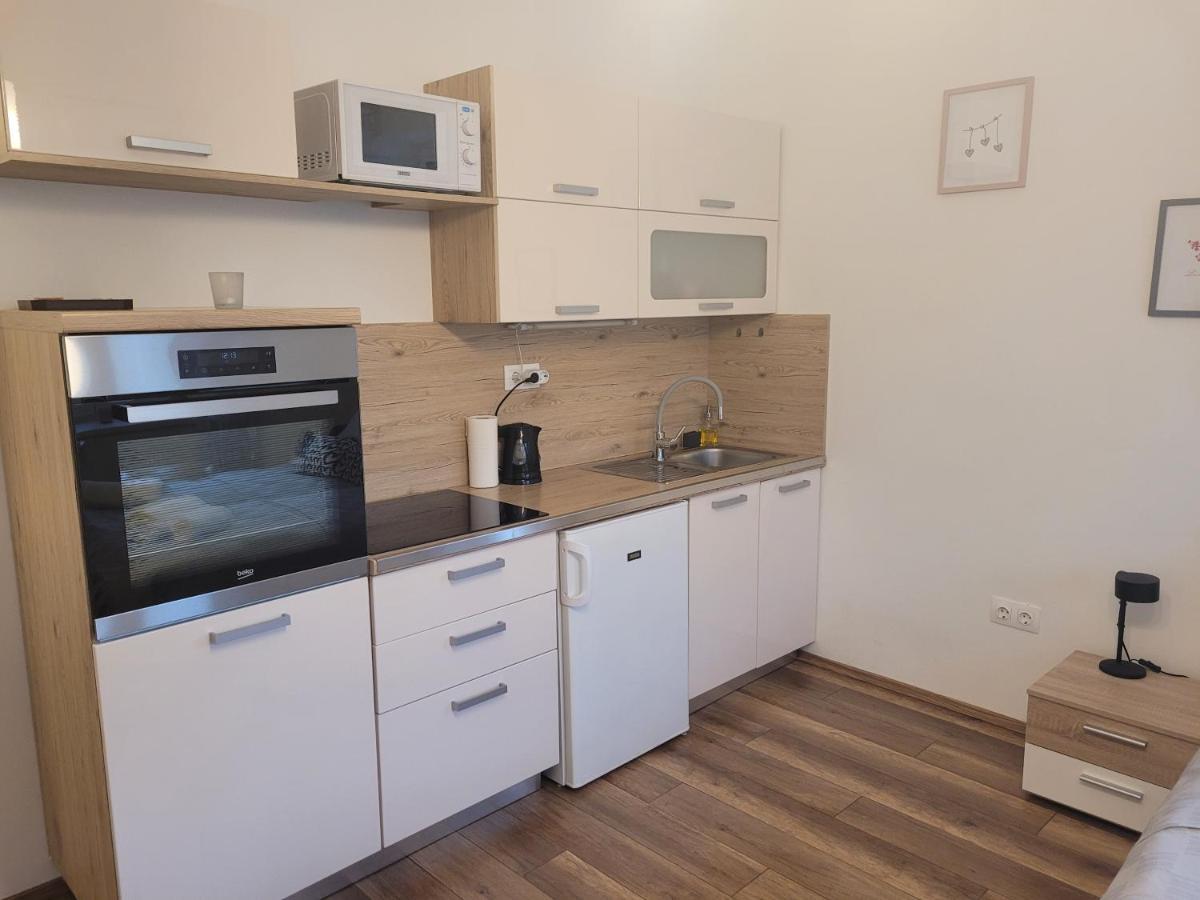 Rose Apartment Pécs Exteriör bild